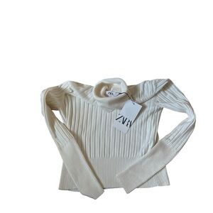ZARA Woman White Long Sleeve Cropped Turtle Neck Size Small